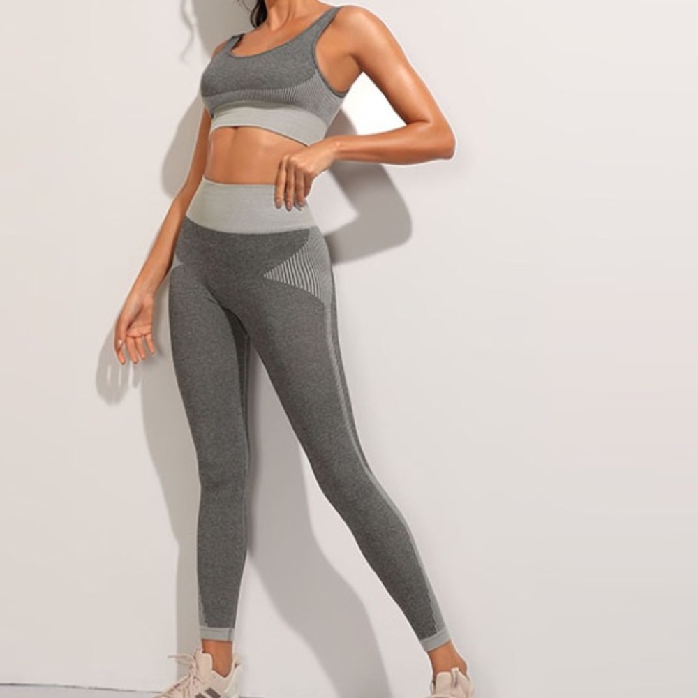 Aeolia Momentum Grey Yoga Pants Leggings BRAND NEW
WITH TAGS